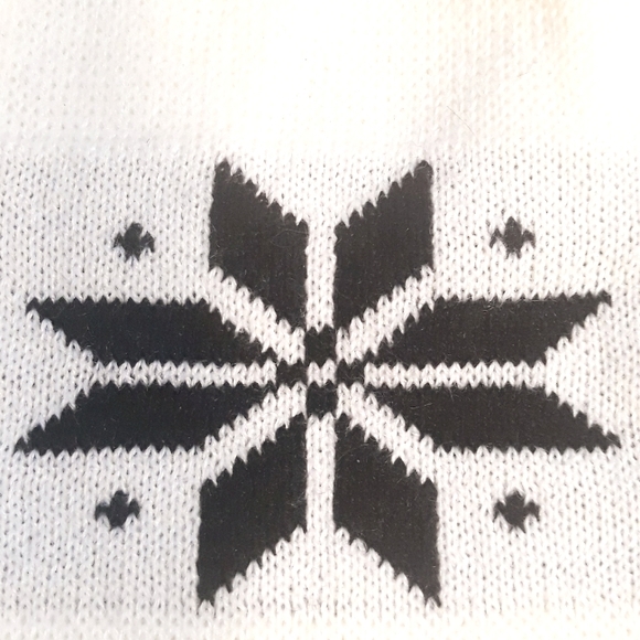 TPO Checkered Wool Blend Mittens with Sherpa Lining + Knit Snowflake Bag - Picture 3 of 12